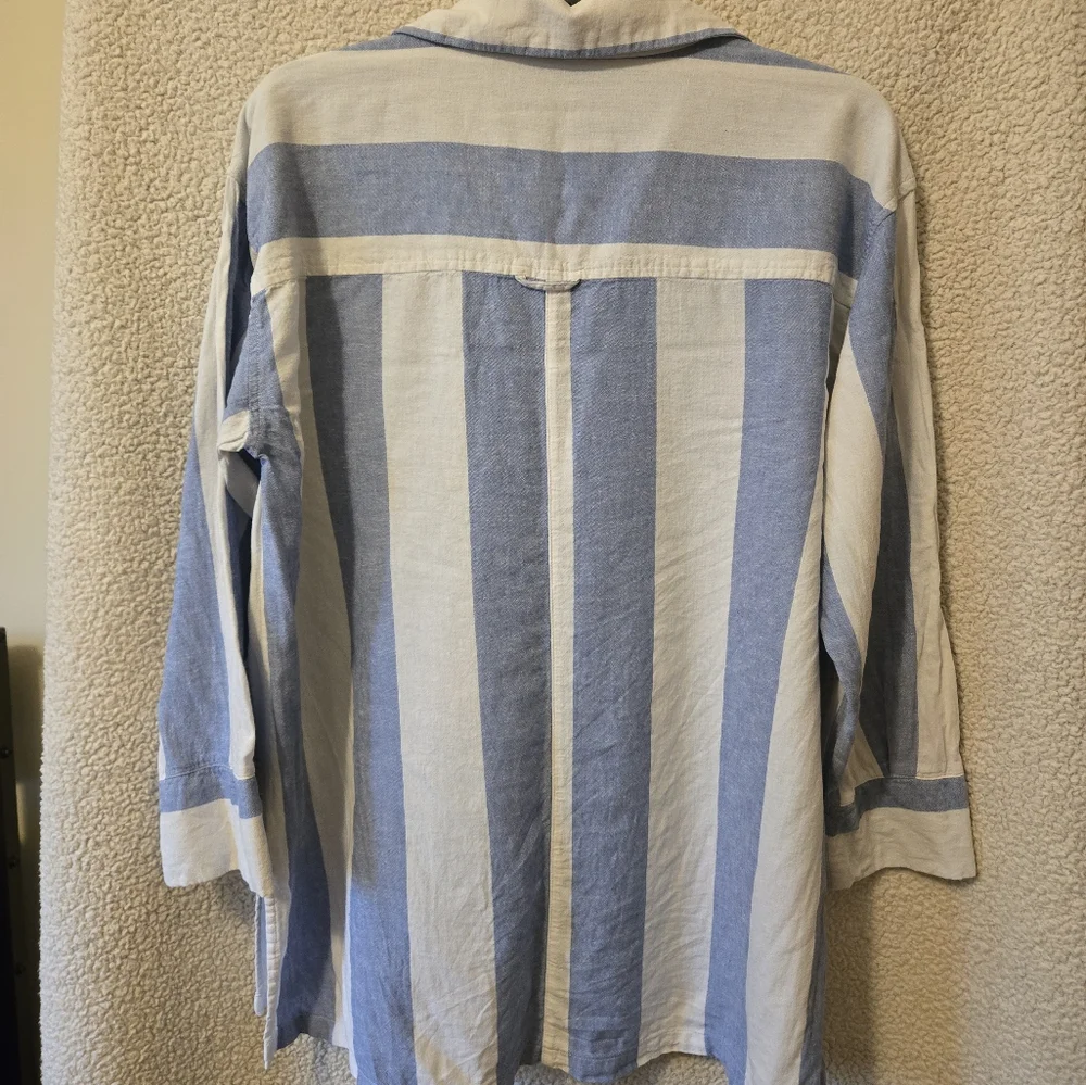 Womens Old Navy Light Blue And White Striped Chambray Shirt - Picture 4 of 4